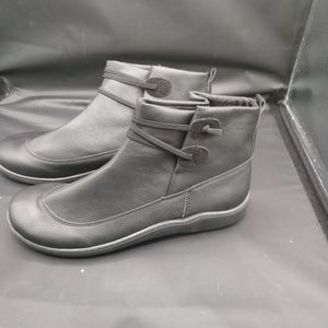 Women's black rubber boots